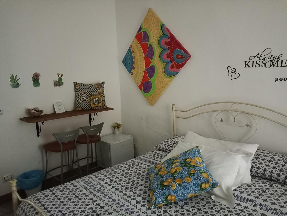 Al Molo Sant'Eligio Hotel ตารันโต ภายนอก รูปภาพ