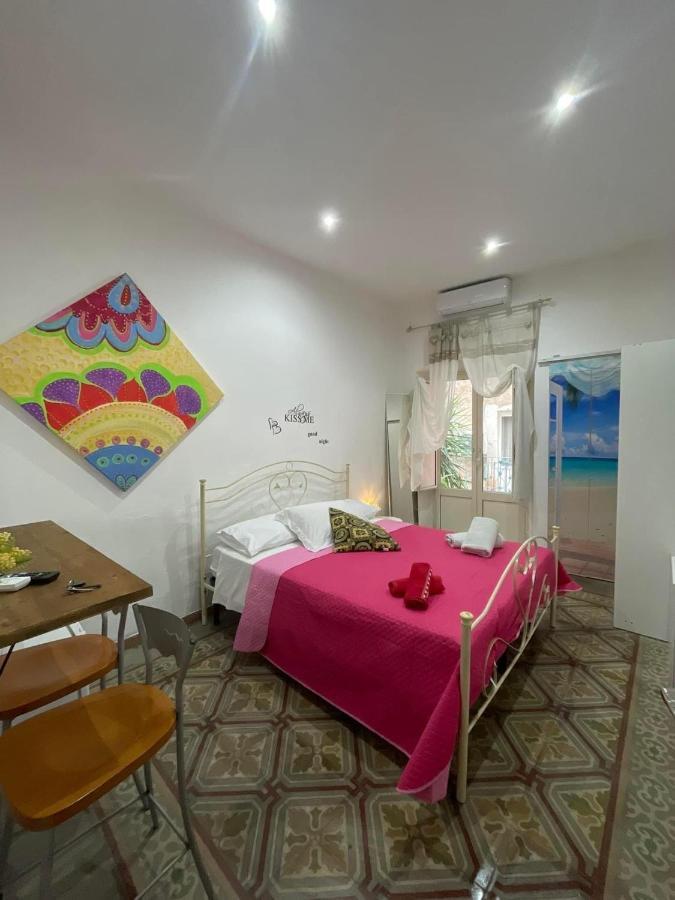 Al Molo Sant'Eligio Hotel ตารันโต ภายนอก รูปภาพ