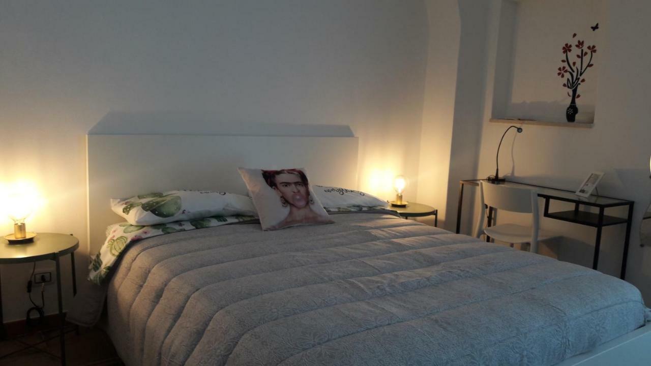 Al Molo Sant'Eligio Hotel ตารันโต ภายนอก รูปภาพ