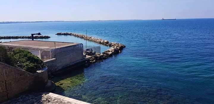 Al Molo Sant'Eligio Hotel ตารันโต ภายนอก รูปภาพ